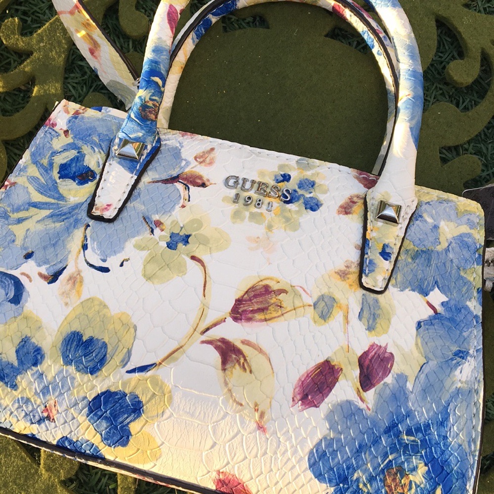 GUESS LOREE mini SATCHEL FLORAL